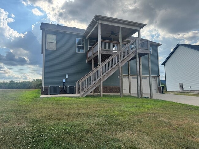 Building Photo - Stunning 4-Bedroom, 3-Bathroom Home – A Mu...