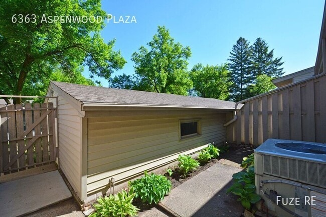 Building Photo - 6363 Aspenwood Plaza