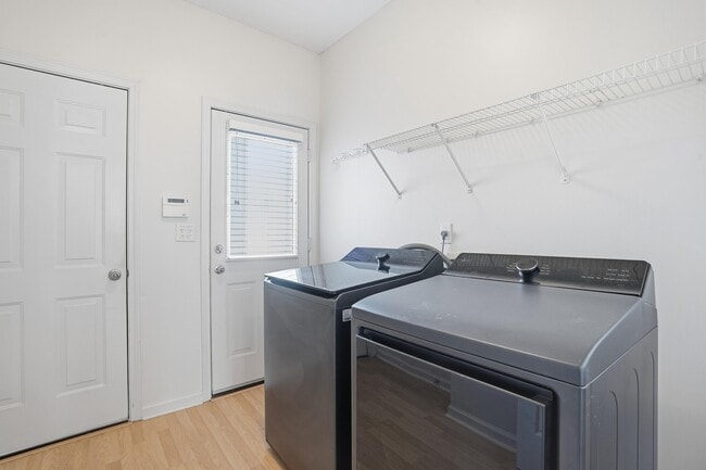 Building Photo - 1198 Island Pl E