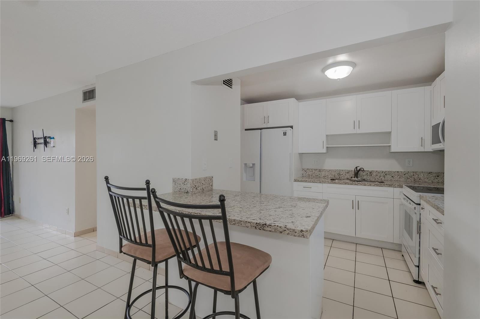 Building Photo - 9150 Fontainebleau Blvd