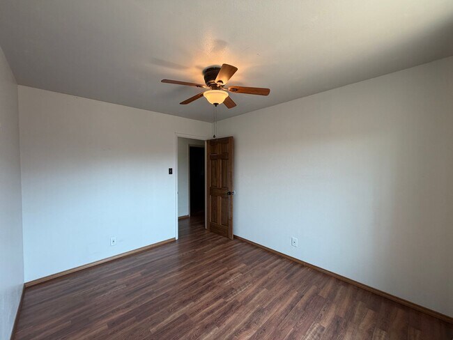 Building Photo - Cozy 4 Bedroom 2 Bathroom Home In The NE!
