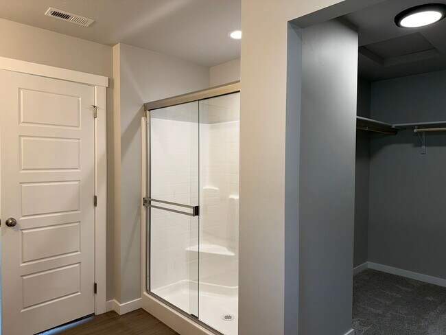 Building Photo - Brand new 3 bed 2 bath home with bonus roo...