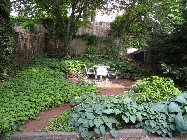 Access to shady garden - 20 N Astor St