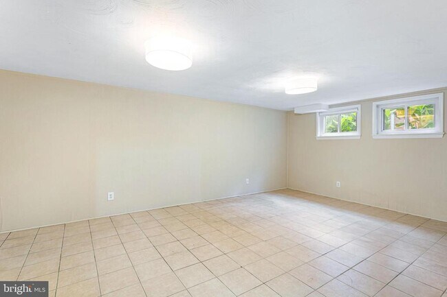 Building Photo - 6503 Friars Ct