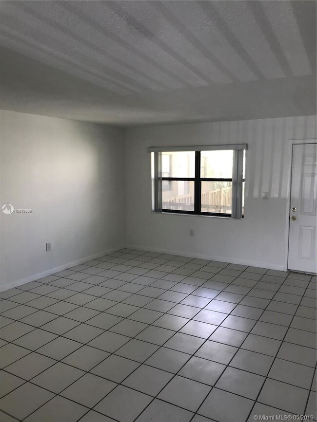 Primary Photo - 10370 SW 220th St