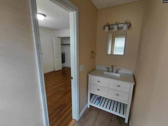 Building Photo - 224 Hickory Ridge Dr
