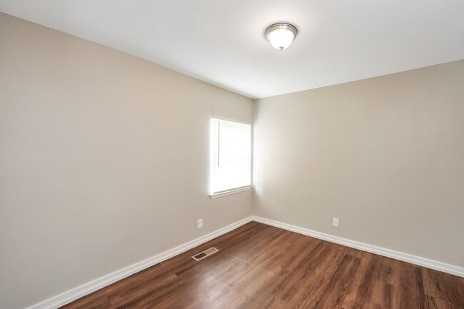 Building Photo - Cozy Childersburg Duplex! 2 Bed 1 Bath $75...