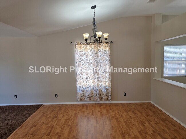 Building Photo - AVAILABLE NOW - Beautiful 3Bed + Bonus Room, 2Bath Paso Robles Home