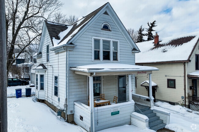 Building Photo - 720 S Main St