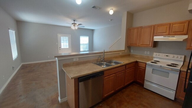 Building Photo - PENDING GRANITE KITCHEN UPDATE AND NEW FLO...