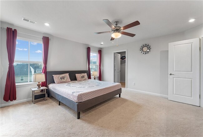 Building Photo - 5103 Spruce Rd