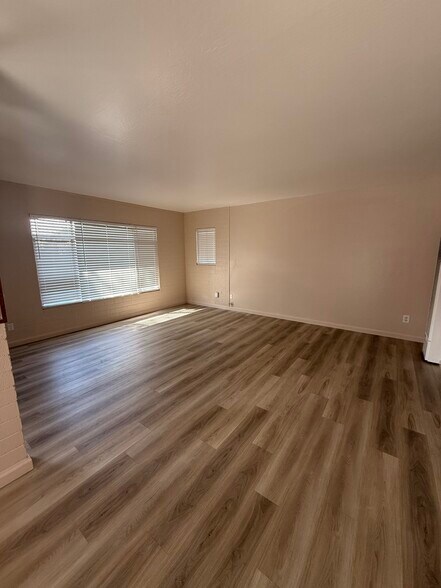 Building Photo - 1332 Thompson Ave