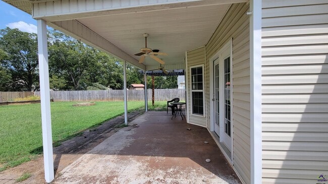 Building Photo - 203 Duke Ln