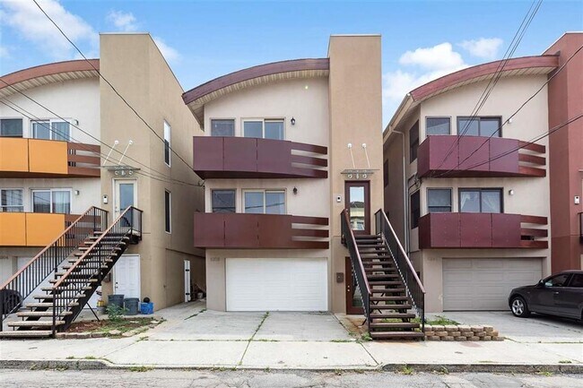 Primary Photo - 6302 Jefferson St