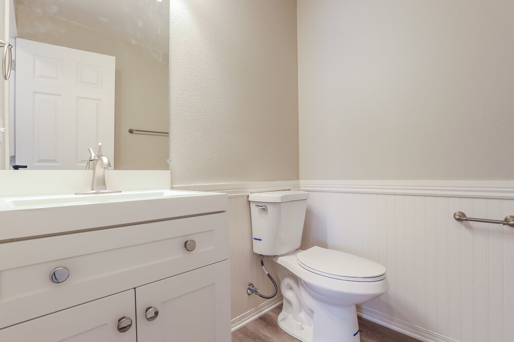 Building Photo - 485 River Way