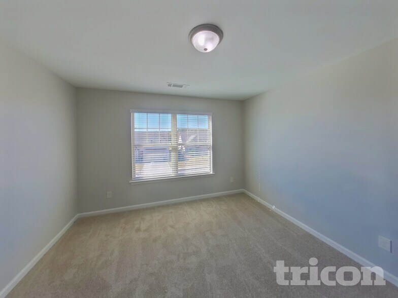 Building Photo - 671 Massey St