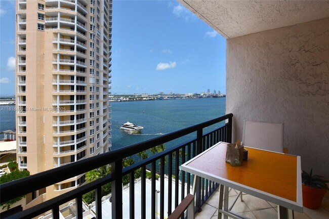 Building Photo - 540 Brickell Key Dr