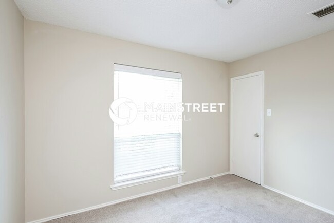 Building Photo - 1144 Paintbrush St
