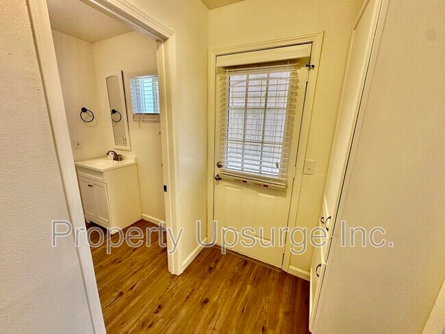 Building Photo - 1516 Yale Ct
