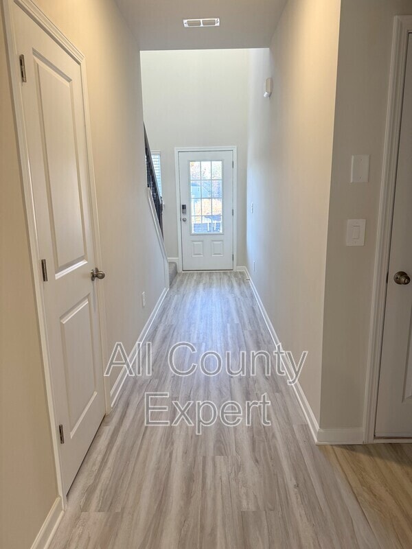 Building Photo - 823 Misty Holw Trl