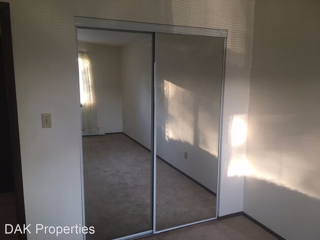 Building Photo - 4060 S 65th St