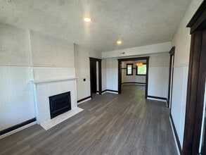 Building Photo - 504 N Roosevelt Ave