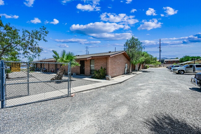 Primary Photo - 721 E Fremont Rd