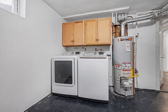 Building Photo - 8624 W Florida Ave