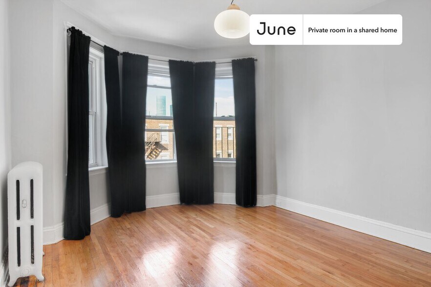 Building Photo - Room in Shared 2 bed/1 bath home