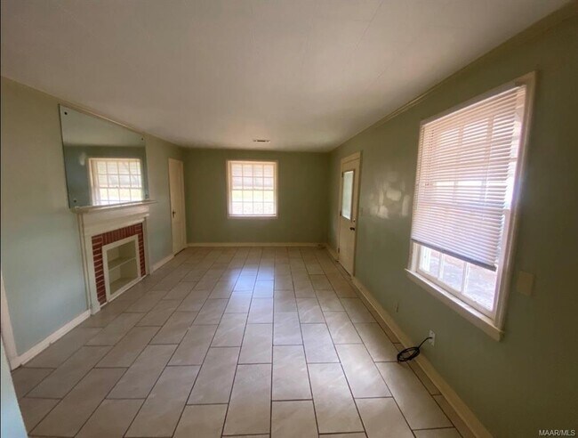 Building Photo - 508 Glenmore Rd