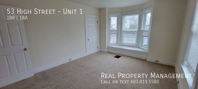 Building Photo - Spacious 1 Bedroom Apartment Near Downtown...