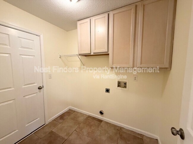 Building Photo - 440 Crescent Pond Dr