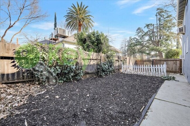 Building Photo - 1119 Lochbrae Rd