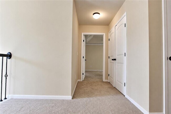 Building Photo - 5817 Park Point