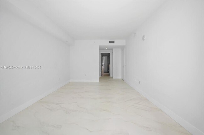 Building Photo - 1100S S Miami Ave