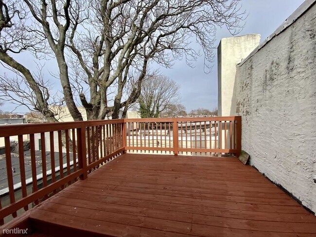 Building Photo - 6 br, 3 bath Apartment - 3033 W Berks St