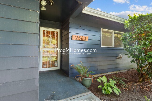 Building Photo - 2560 SE Spruce St