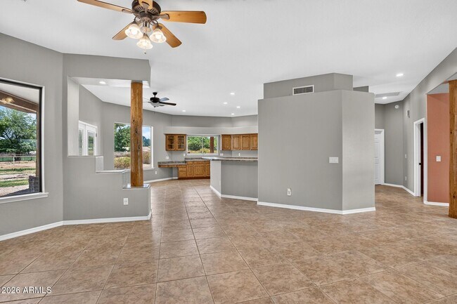 Building Photo - 3002 E Sherry Ln