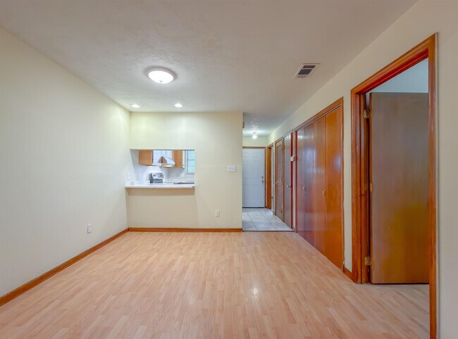 Building Photo - 1104 Greentree Ct