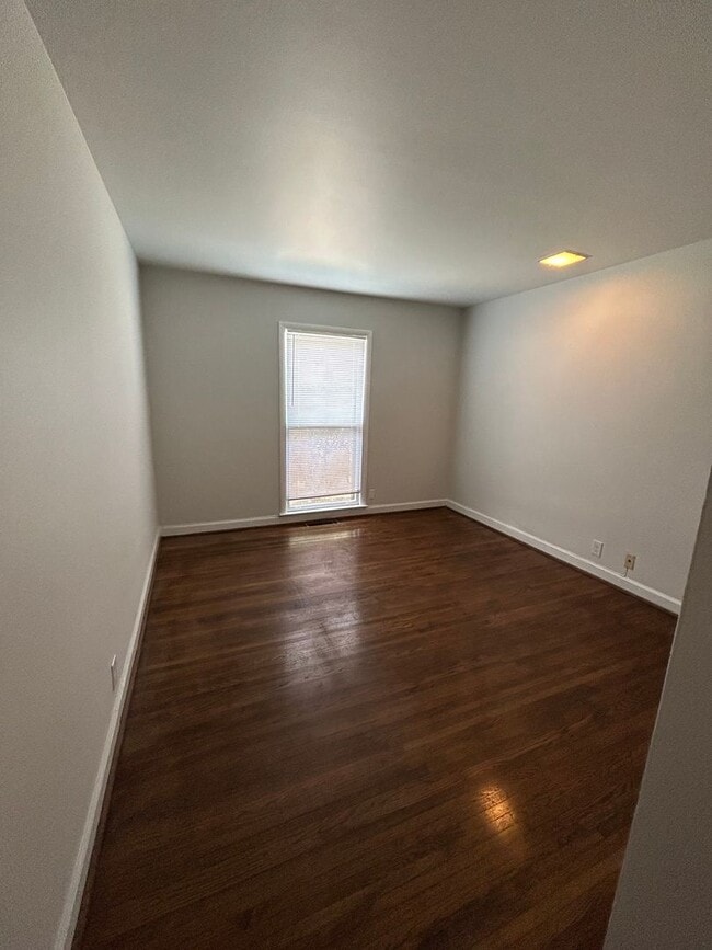 Building Photo - 246 White Bridge Pike