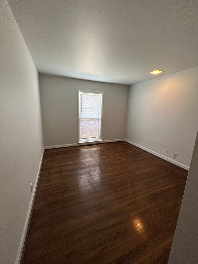 Building Photo - 246 White Bridge Rd