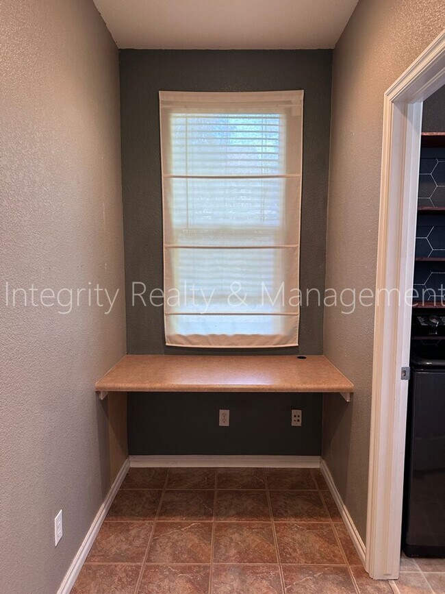 Building Photo - 10644 Wildhurst Cir