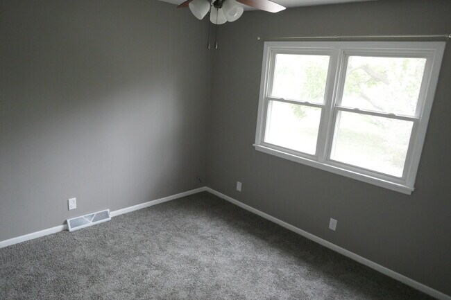 Guest Bedroom - 6904 Urbandale Ave