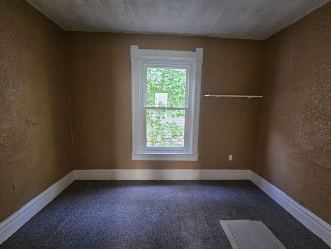 Building Photo - 4 Bedroom Home for Rent