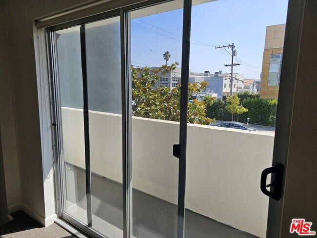 Building Photo - 1617 Broadway