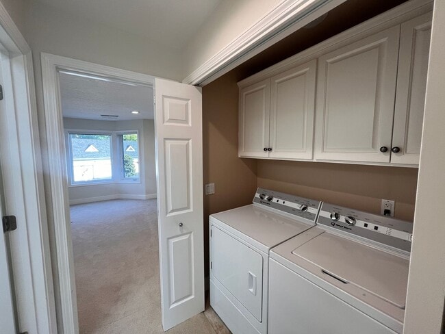 Building Photo - STUNNING 3 bed 2.5 bath Condo on the Colum...