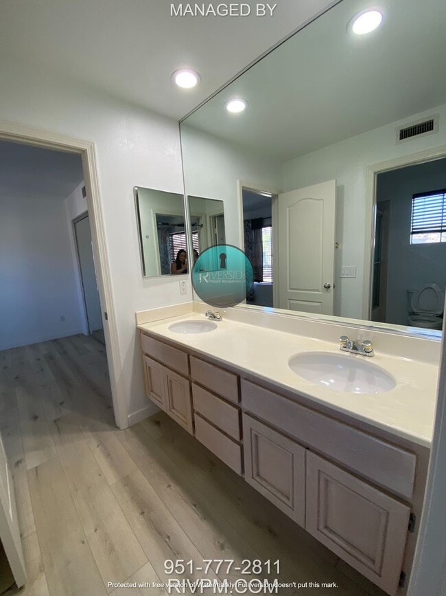 Building Photo - Step into luxury with this expansive 5 bed...