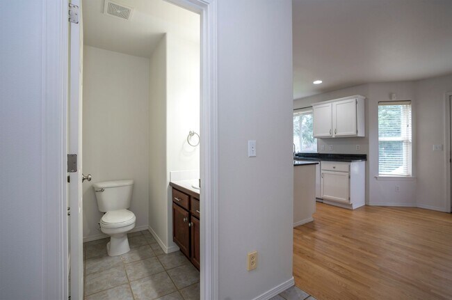 Building Photo - Very Nice 3 Bedroom Home - Cul de sac!