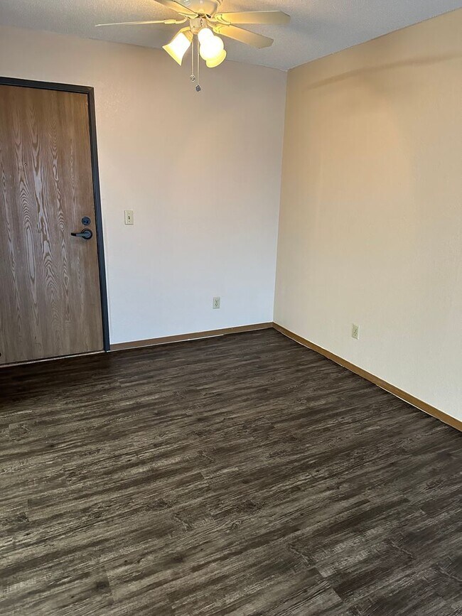 Building Photo - One Bedroom