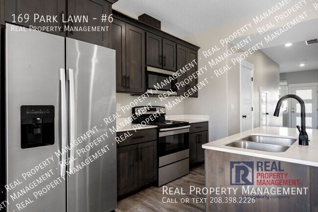 Building Photo - 169 Park Lawn Dr